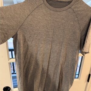 Men’s lululemon Metal Vent Tech Fabric Short sleeve shirt. Size Medium